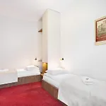 Familijny Osrodek Wypoczynkowy *